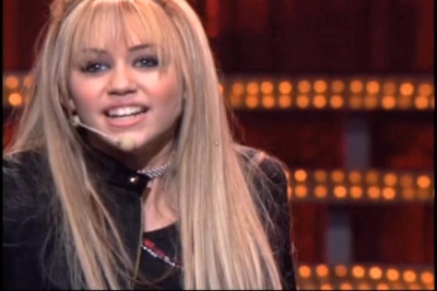 This is a picture of Hannah Montana.. Daily life - About me & friends - Smiley Miley Cyrus-Desti...